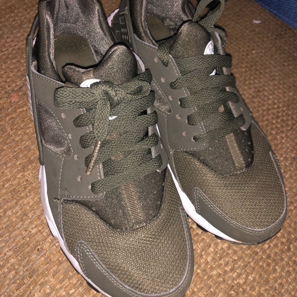 Green Nike Huaraches (4.5 youth 5.5 womens) - Picture 3 of 8